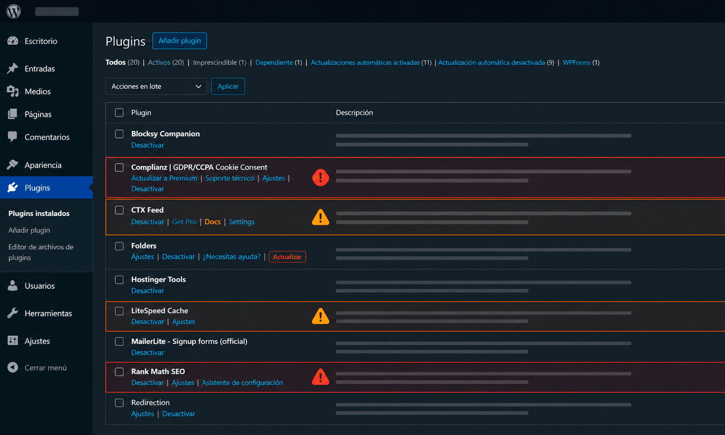 Panel de administración WordPress con lista de plugins marcados con señales de alerta de seguridad